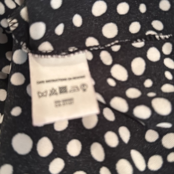 DKNY dress. SZ 8P. Never worn. Black/cream Cheetah Polka dot V Neck - Picture 5 of 6